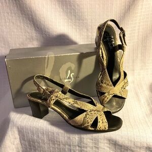 Life Stride Women’s 2” heels size 6